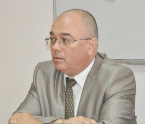 Căpăţână face lobby pentru Constantinescu: strânge medicii din Sud-Estul ţării la Constanţa